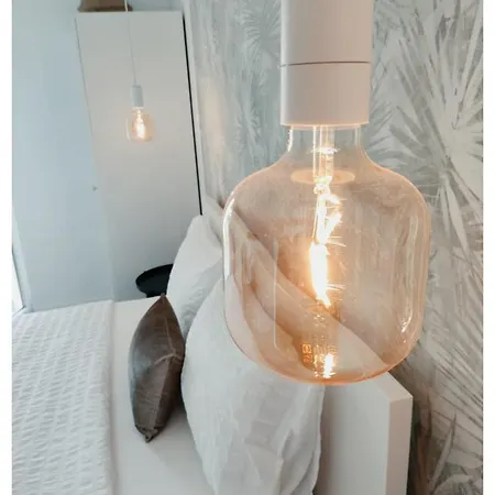 Mina Lux Jelsa